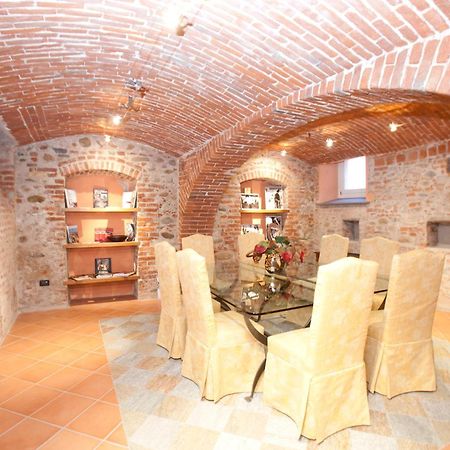 Hotel Palazzo Di Mezzo Carrù Exteriér fotografie