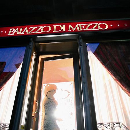 Hotel Palazzo Di Mezzo Carrù Exteriér fotografie