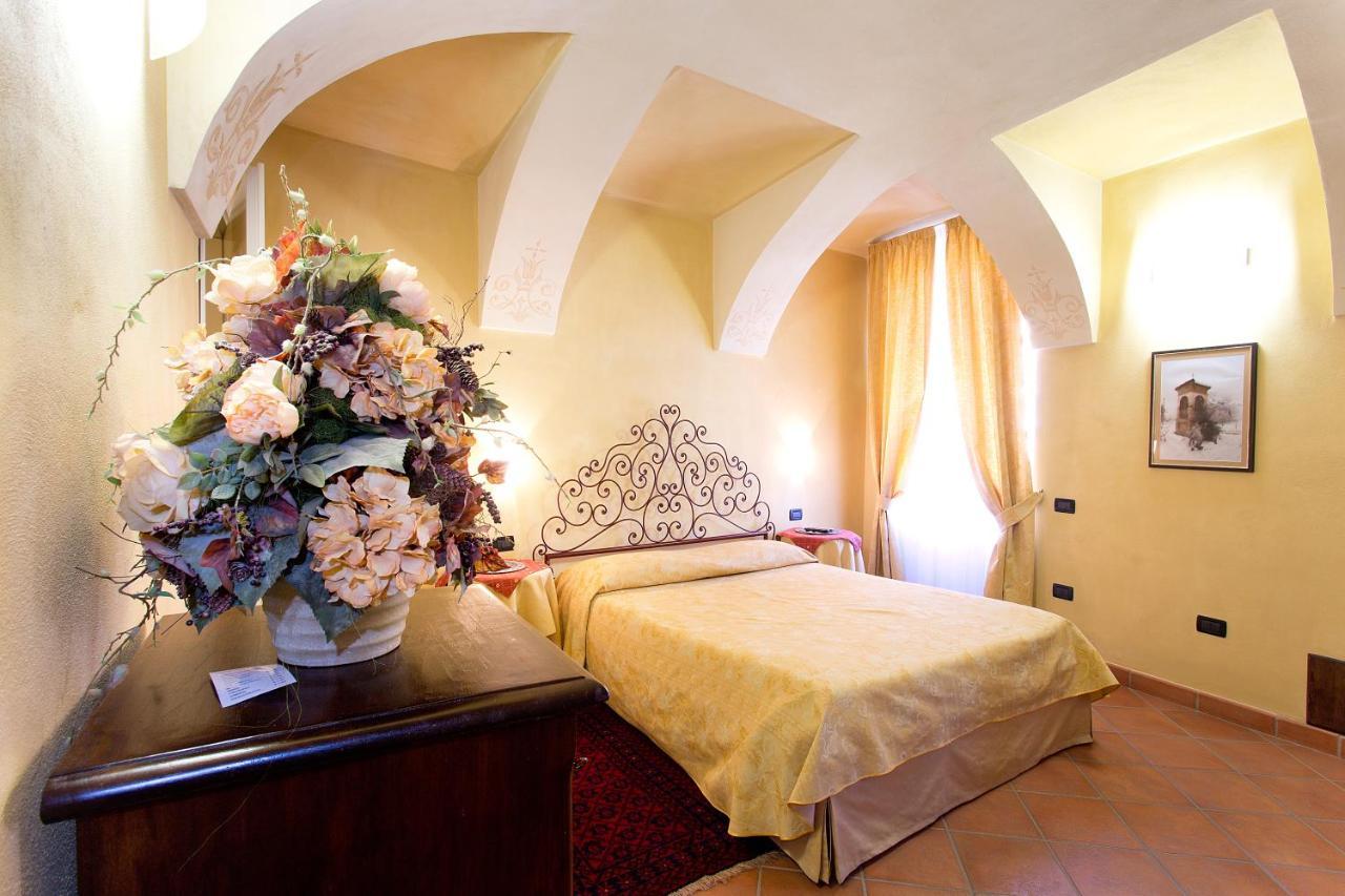 Hotel Palazzo Di Mezzo Carrù Exteriér fotografie