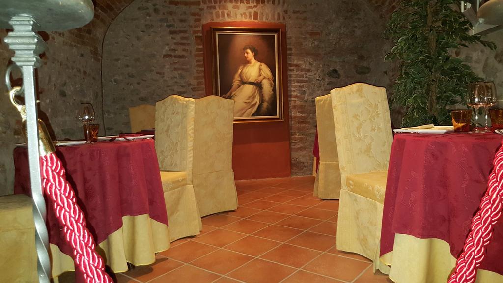 Hotel Palazzo Di Mezzo Carrù Exteriér fotografie