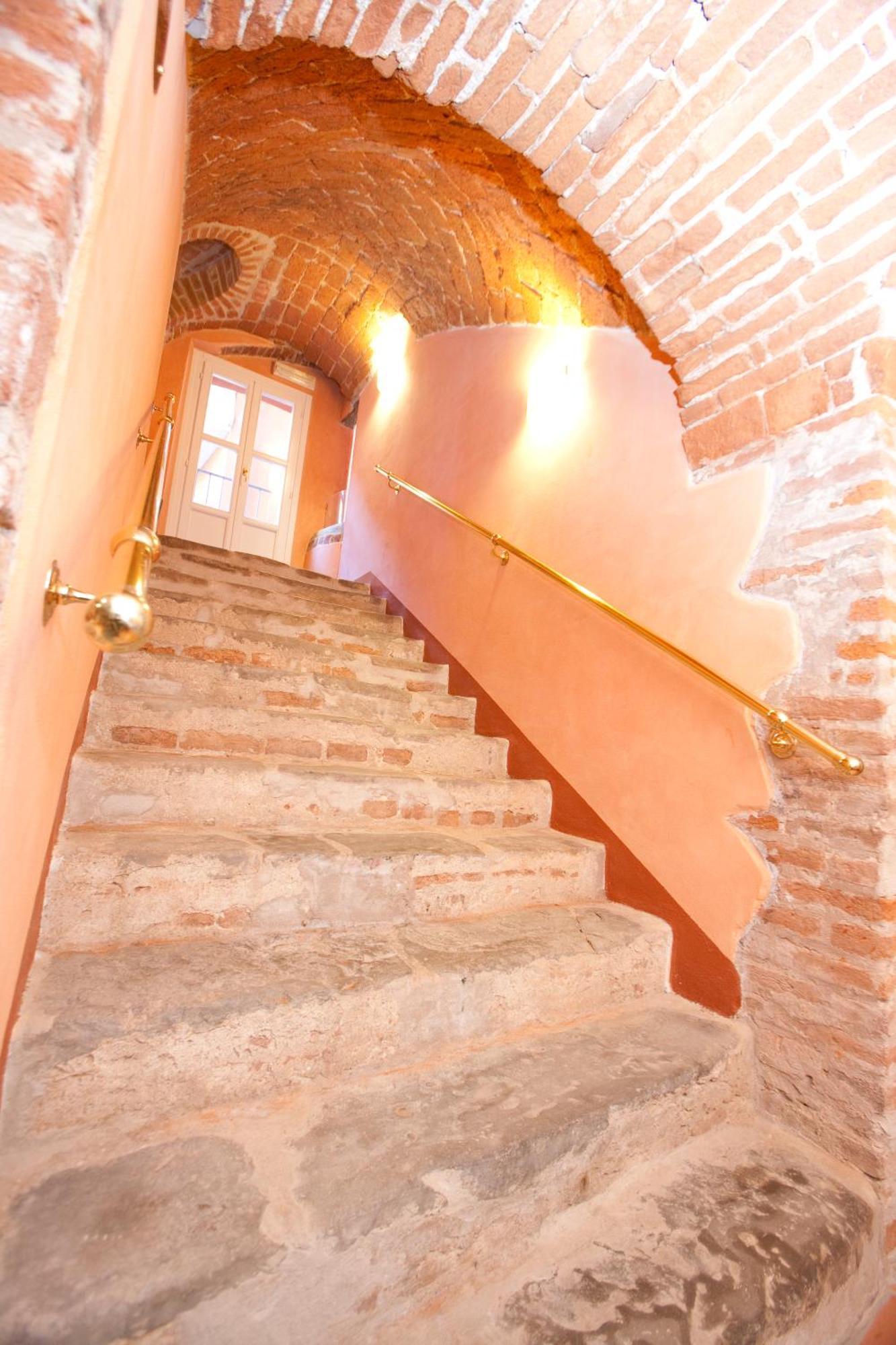 Hotel Palazzo Di Mezzo Carrù Exteriér fotografie
