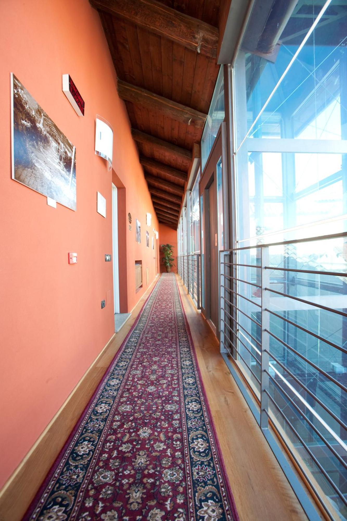 Hotel Palazzo Di Mezzo Carrù Exteriér fotografie