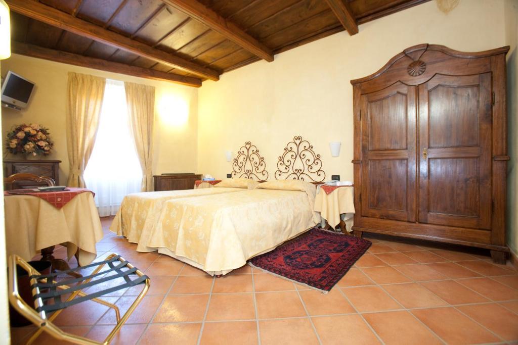 Hotel Palazzo Di Mezzo Carrù Exteriér fotografie