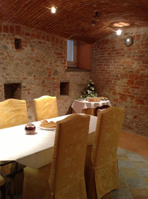 Hotel Palazzo Di Mezzo Carrù Exteriér fotografie