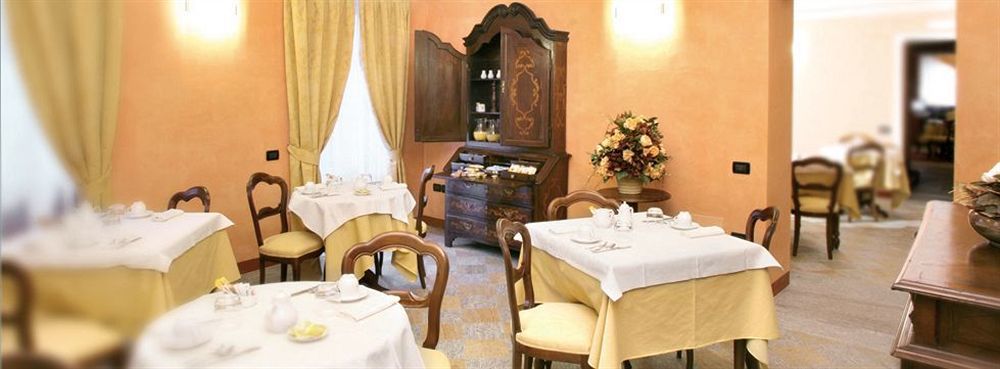 Hotel Palazzo Di Mezzo Carrù Exteriér fotografie