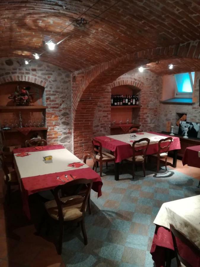 Hotel Palazzo Di Mezzo Carrù Exteriér fotografie