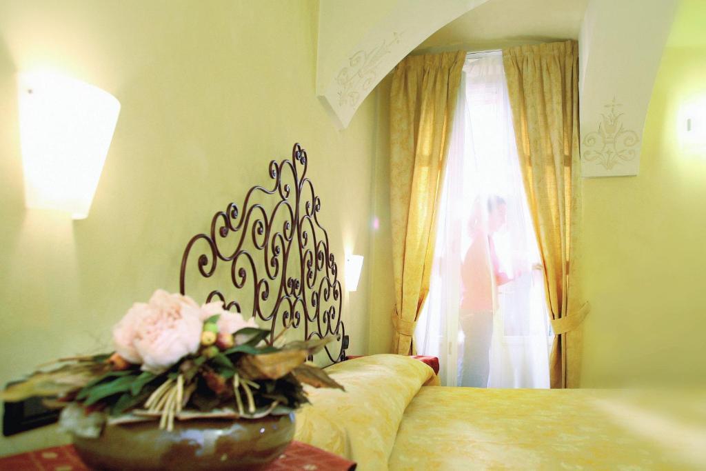 Hotel Palazzo Di Mezzo Carrù Exteriér fotografie